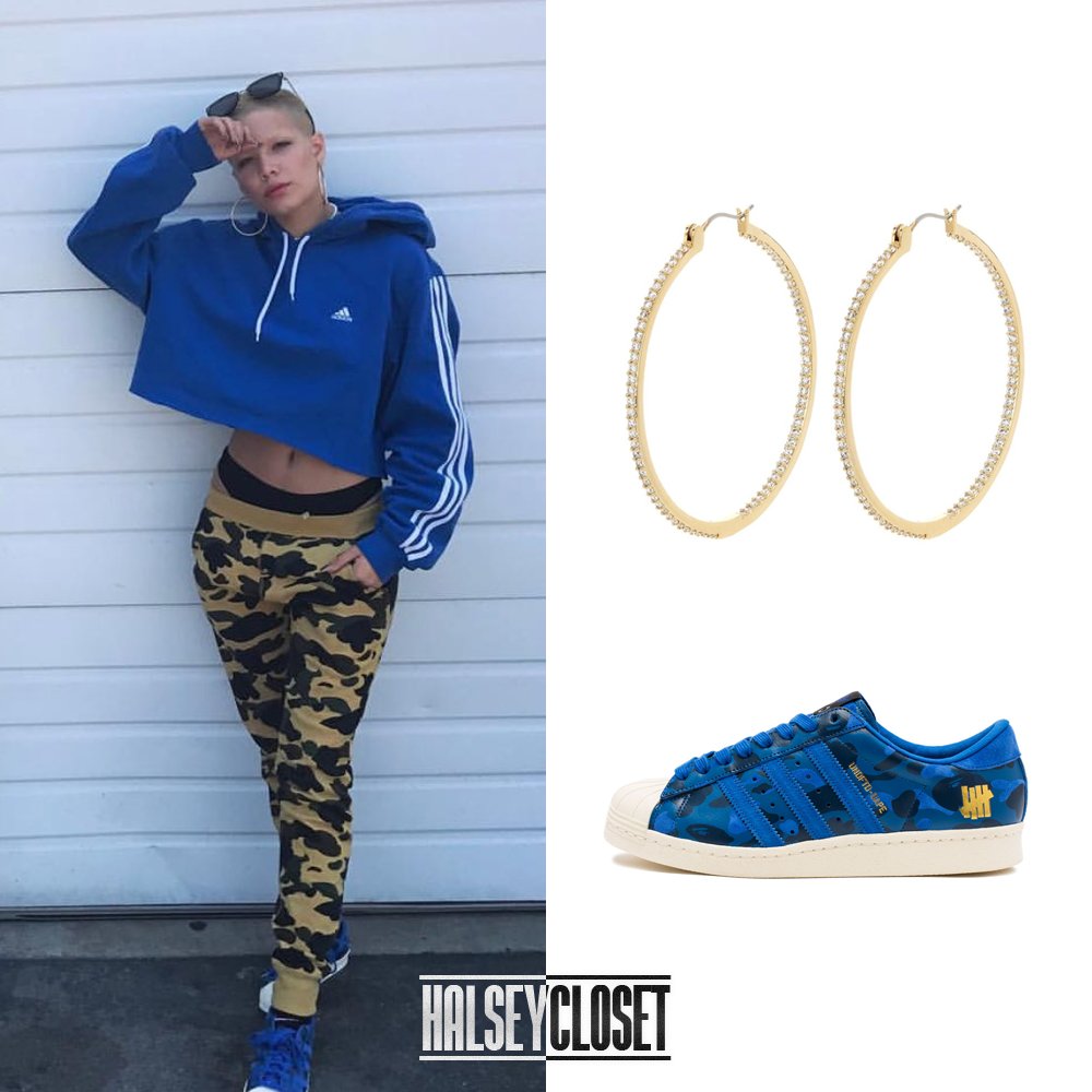 HalseyCloset's tweet photo. 05.27.17 | @Halsey also wore #FallonJewelry hoops and #Undefeated x #Adidas x #Bape Superstar 80V in Blue Camo  | https://t.co/QNw0BfEtab https://t.co/lGNj64UOrb