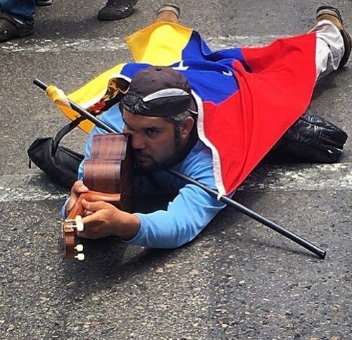 _vnzlanisimo's tweet photo. Armas de los guerreros. https://t.co/xZrWSnmIz8