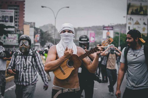 _vnzlanisimo's tweet photo. Armas de los guerreros. https://t.co/xZrWSnmIz8