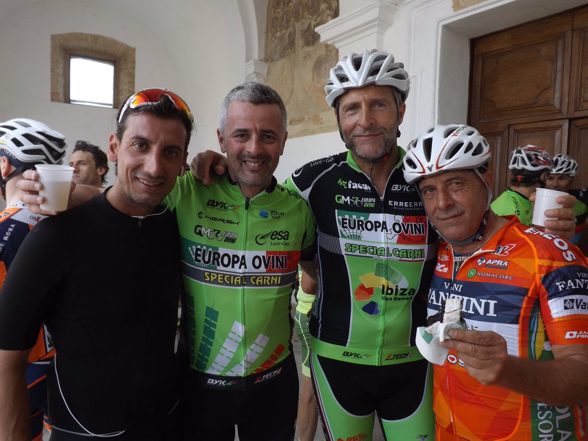 EuropaOvini's tweet photo. È tempo di foto durante la nostra Pedalata per l'Abruzzo! https://t.co/2NaX7w7bFR
