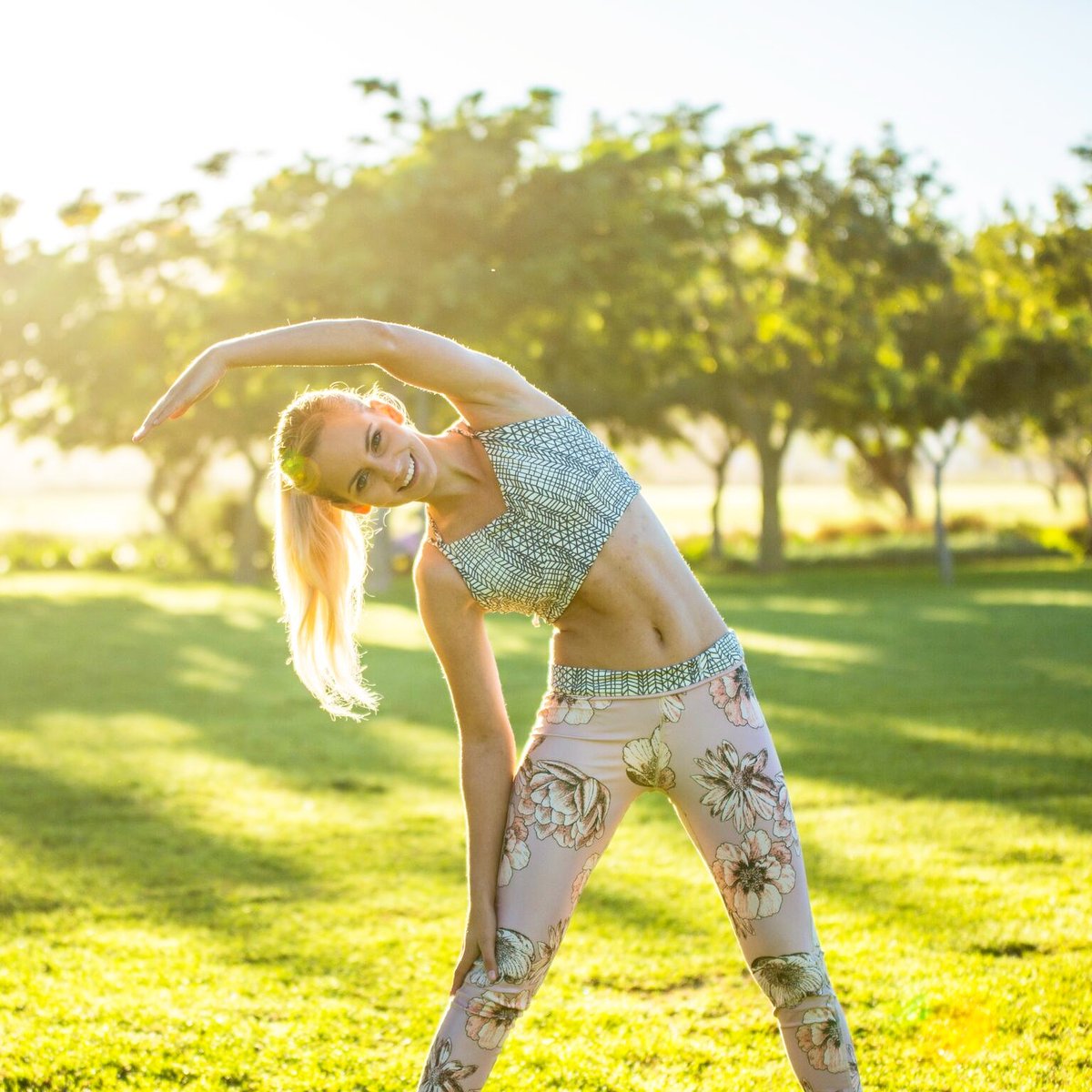 michelleskyh's tweet photo. Who's joining me for an outdoor workout in the sun? 🌞 @MaajiSA #workout #FitnessFriday #outdoors https://t.co/MPYQhIbFTo