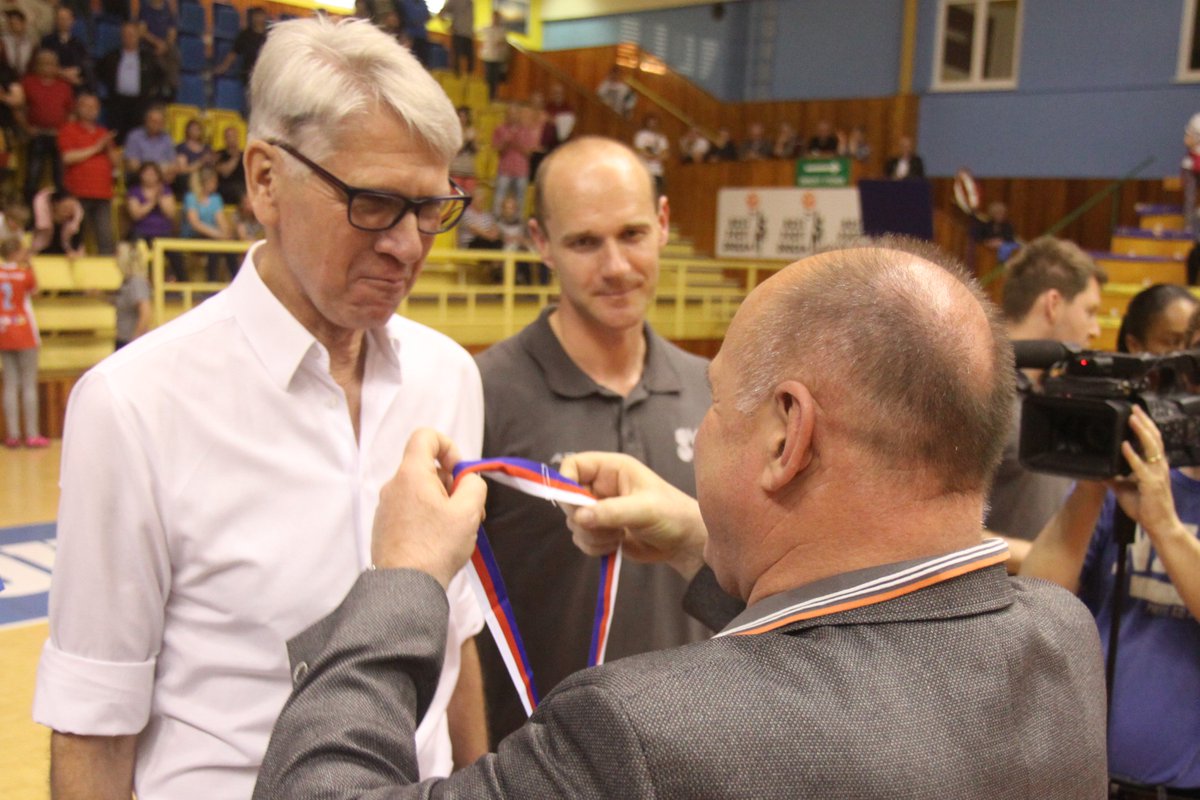 Miroslav Čada zůstane další rok hlavním trenérem volejbalistek VK AGEL Prostějov! Realizační tým by měl i jinak zůstat bez výrazných změn.