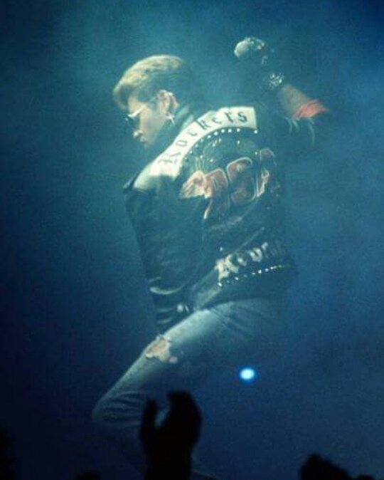 TRGeorgeMichael's tweet photo. #GeorgeMichael https://t.co/SAvTCq3TvD