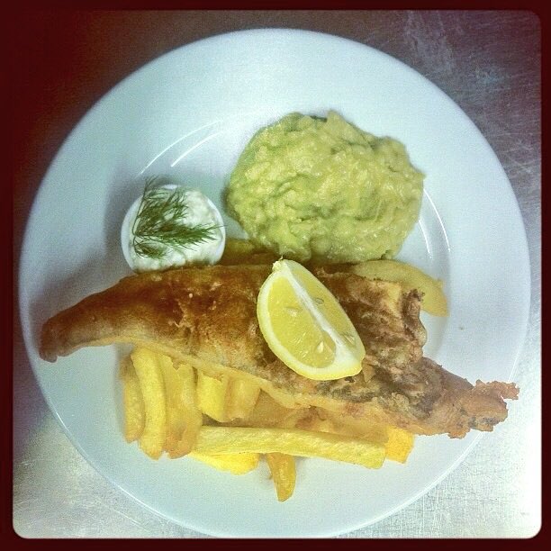 BlueBellEMS's tweet photo. #NationalFishandChipDay come &amp; enjoy the best!Freshly battered fish,hand cut chips,a choice of peas &amp; homemade tartar sauce @EdibleEmsworth https://t.co/QDps3q8HMk