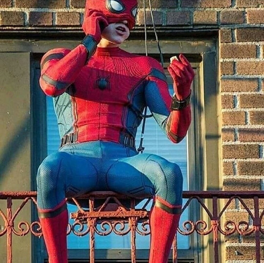 LaunchBoks's tweet photo. Casual Friday at the office #spiderman #homecoming #marvelcomics #marvel #launchboks #peterparker https://t.co/kKQ2gYuKNA