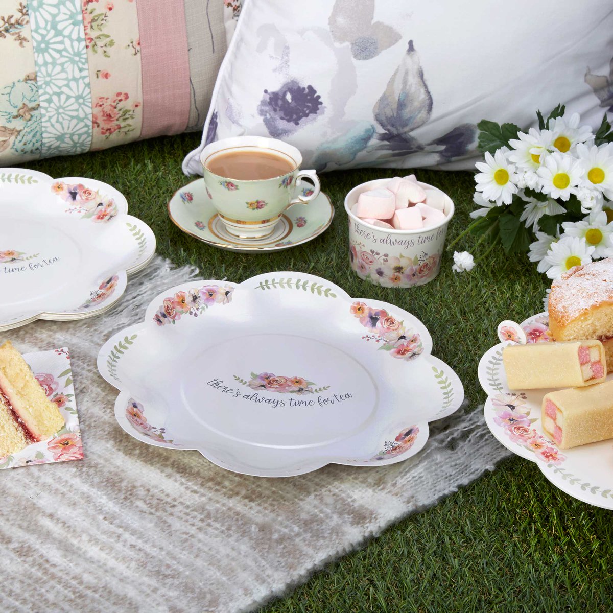 Neviti_de's tweet photo. Zarte Aquarellblumen schmücken unsere Time for Tea Kollektion; ideal für das sommerliche #Picknick, die #Gartenparty oder #Geburtstagsfeier. https://t.co/G6PkOi6tYt
