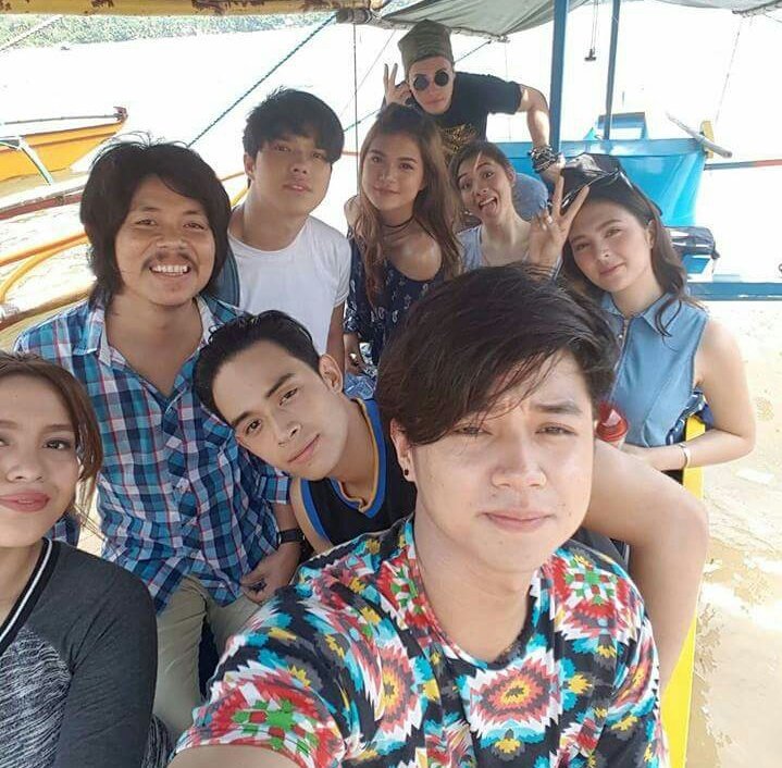 r2naticsdvo's tweet photo. Ready na silaaa :)

#RavingForBloodyCrayons https://t.co/Vjr2Ym9PfS