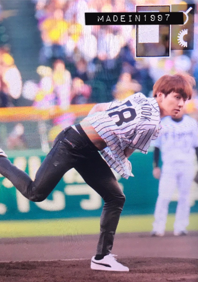 madein1997_jk's tweet photo. 170602 시구 #정국 #방탄소년단 @BTS_twt Golden Pitcher https://t.co/2rEvk2XN9l