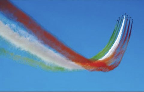 Buona festa nazionale a tutti gli italiani che vivono in Italia e a tutti gli italiani all'estero! W l'Italia! W la Repubblica Italiana!