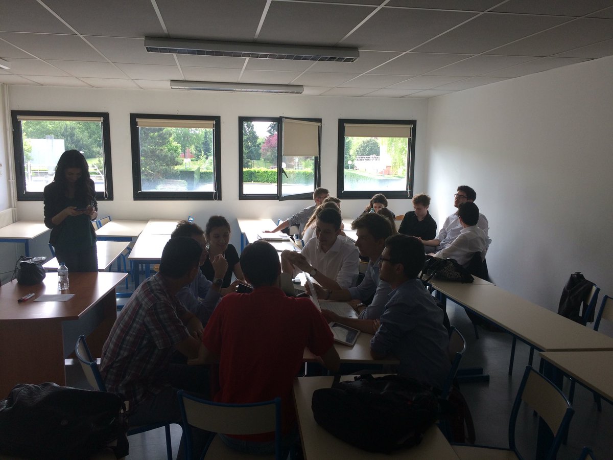 M1IPIT_Saclay's tweet photo. #MASTERCAMPSACLAY: @Master1_PIDN et @M1IPIT_Saclay en pleine réflexion sur l'impact de l'#IA sur le métier d'avocat! https://t.co/FKOi0S66yf