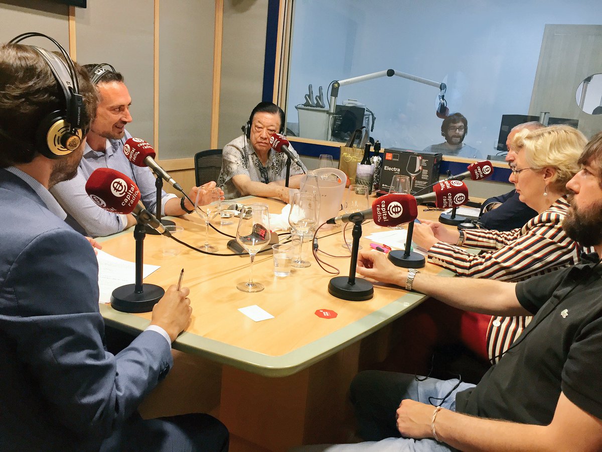 El nuevo responsable del Vino 🍷 de UPA explicando la situación de los viticultores españoles. Intenso debate en <a href="/Vinovidivi/">Vino Vidi Vici</a> <a href="/CAPITALRADIOB/">Capital Radio</a>