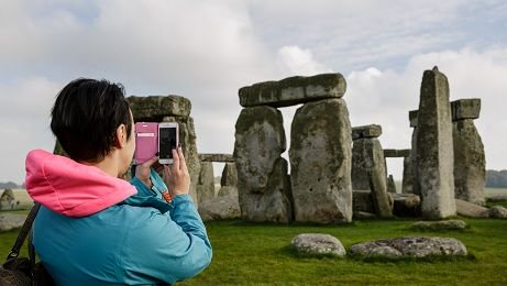 EH_Stonehenge's tweet photo. Visiting Stonehenge this weekend? Take an #UnmissableStonehenge photo and share it with us! https://t.co/dCJMIhhzEj https://t.co/TVUK2PupwR
