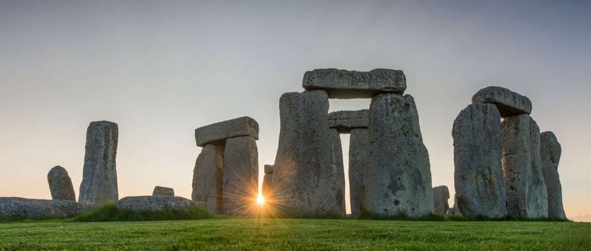 EH_Stonehenge's tweet photo. Visiting Stonehenge this weekend? Take an #UnmissableStonehenge photo and share it with us! https://t.co/dCJMIhhzEj https://t.co/TVUK2PupwR