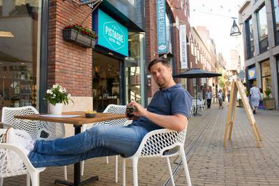 Gemeente en winkeliers willen blijven 'blurren': Officieel mag het niet meer: een wijntje bij het winkelen. Toch… dlvr.it/PJ8YCp