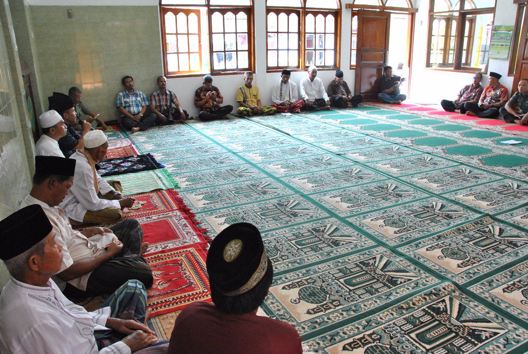 1) ngaBandungan camat brsm warga masy d Masjid Al Ihwan, Rw.01 Kel. Rancanumpang. jum(2/6) <a href="/ridwankamil/">Ridwan Kamil</a> @HumasBdg <a href="/BdgKesra/">Bag.Kesra Kota Bdg.</a> <a href="/Bandung_Dinkes/">Dinas Kesehatan</a>