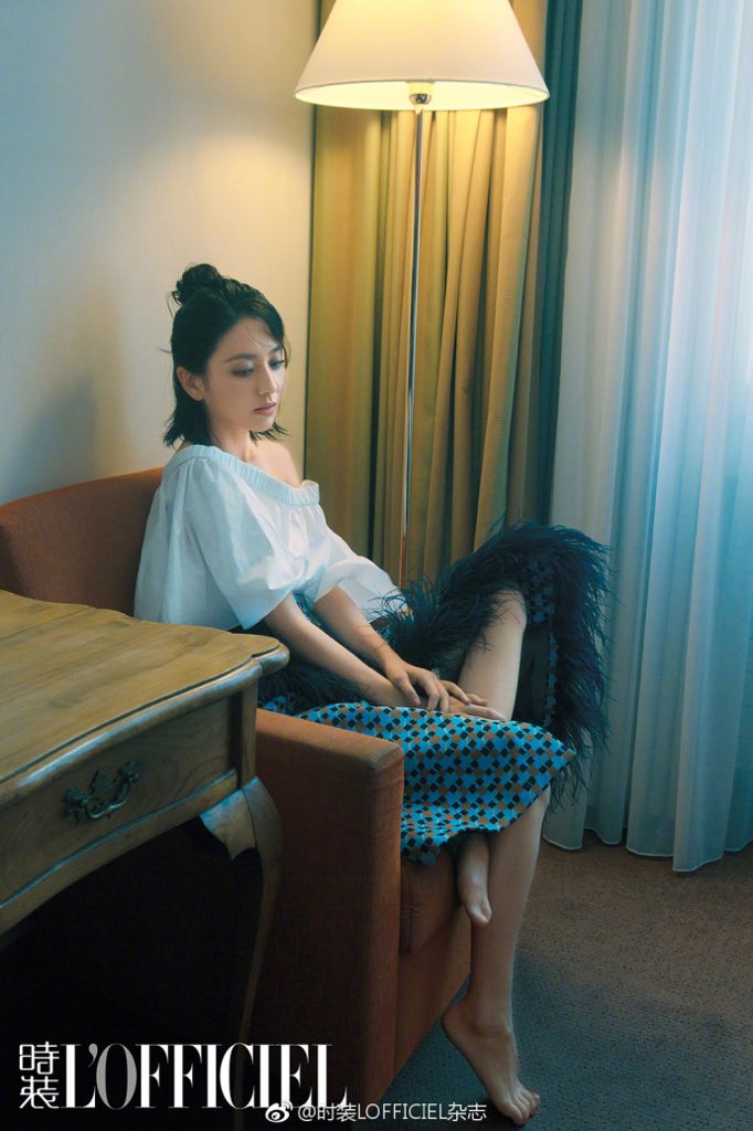 LOFFICIELCHINA's tweet photo. #佟丽娅 #tongliya Cut the time into two parts, half lonely, half flourishing, half bright and half clear. 把光阴裁成两半，一半寂寥，一半繁华。一半明媚，一半清浅。@佟丽娅 https://t.co/d95Ysuj4QK