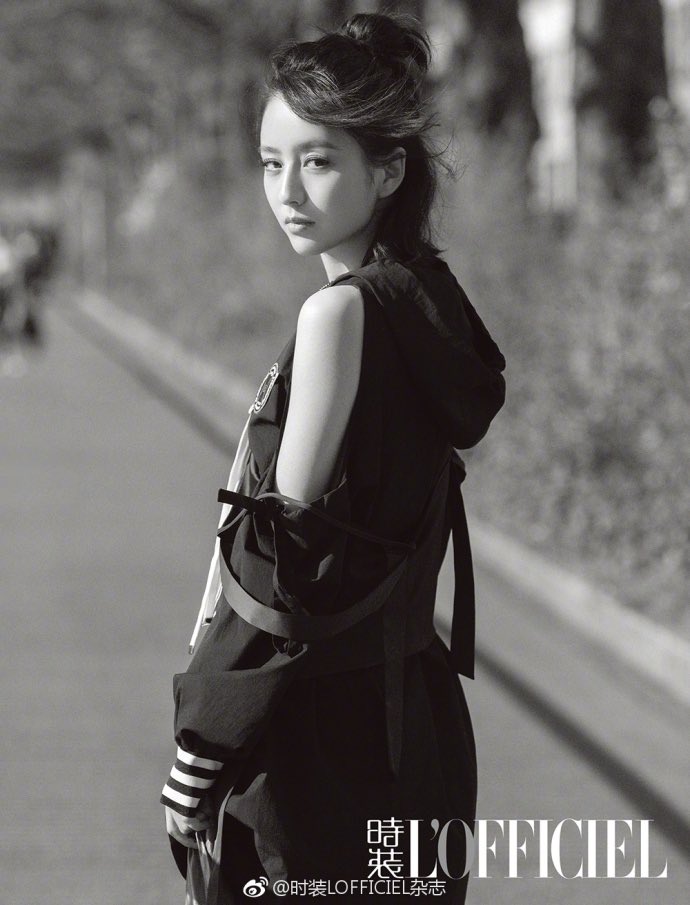 LOFFICIELCHINA's tweet photo. #佟丽娅 #tongliya Cut the time into two parts, half lonely, half flourishing, half bright and half clear. 把光阴裁成两半，一半寂寥，一半繁华。一半明媚，一半清浅。@佟丽娅 https://t.co/d95Ysuj4QK