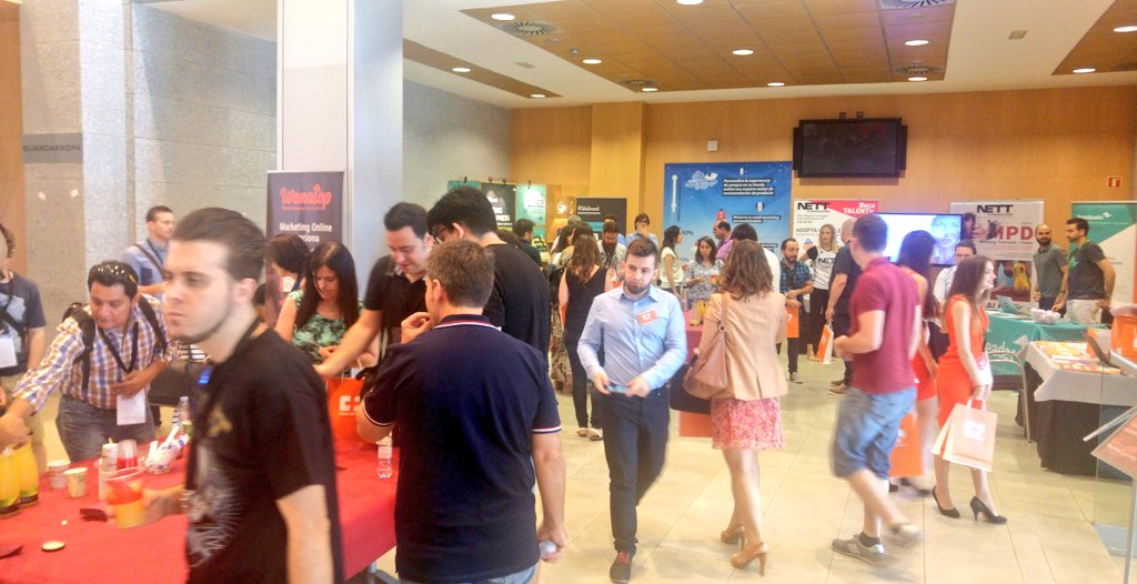 NettDigital's tweet photo. Coffe-break #NETTworking encuentra tu media naranja digital #SEO #communitymamager #diseñográfico #desarrollador #BecaTALENTic #CW17 https://t.co/Zogi4kx3Hk