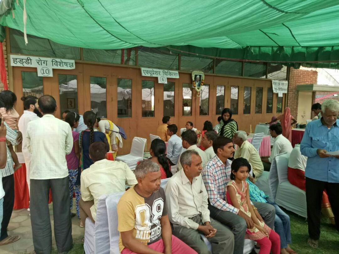 SigmaSixQV's tweet photo. #Dayalbagh organizes free Multi-Specialty #Medical camps at NOIDA - Photo shared by Sanjeeva Sahgal https://t.co/EPfhdgAUko