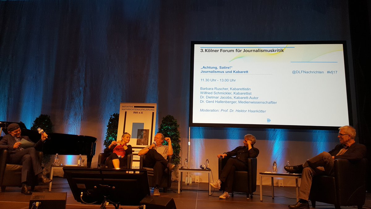 "Achtung, Satire!" Im ersten Panel diskutiert <a href="/Medienhektor/">Hektor Haarkötter</a> mit Kabarettisten und Medienwissenschaftlern über Journalismus &amp; Kabarett #kfj17