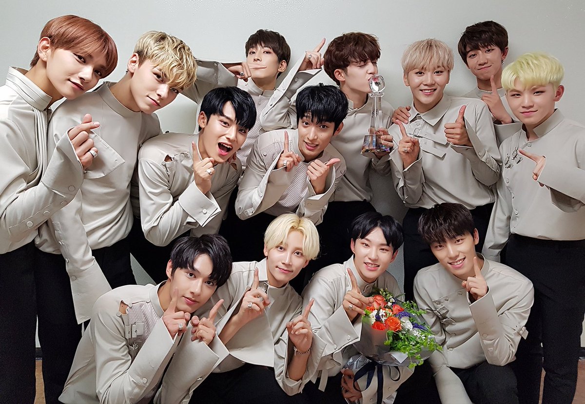 Koreaboo's tweet image. Congrats SEVENTEEN on your Music Bank win!! 🏆💯❤️ They honored their promise about dancing barefoot 😂
#DontWannaCry2ndWin @pledis_17