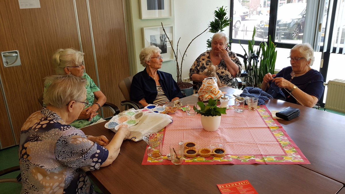 dedamezuilen's tweet photo. Grijp de pen tegen #eenzaamheid en laat een enorme deken in de winter #warm houden. Post hier voor #deelname: https://t.co/Hkg4eRBHxx https://t.co/2ftKIrGXtA