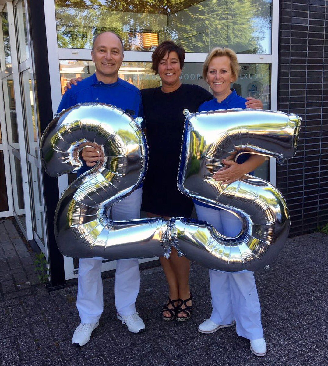 TandartsAdding's tweet image. Juni 1992 gestart, 25 jaar later jubileum! #jubileum! #tandarts #mondhygienist #tandartsassistent #feest