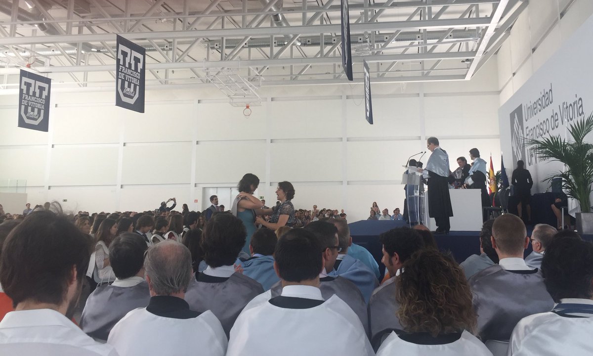 Enhorabuena en el día de su graduación a nuestra triste <a href="/mccherr/">Maria Garrido</a>. ¡Un abrazo!