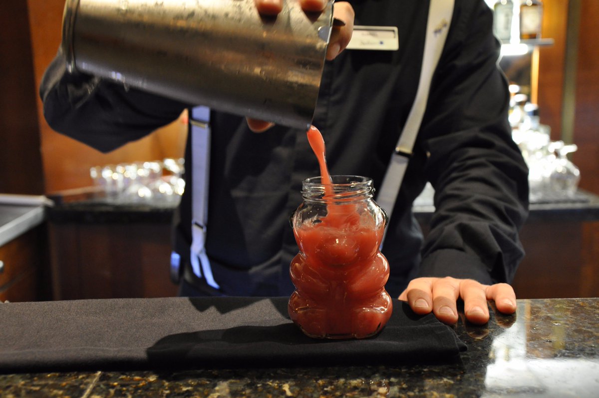 AlmanacXPrague's tweet photo. Any plans for Friday evening? Our team in the Be Bop Lobby Bar is ready to serve you. Enjoy! #friday #prague #alcron https://t.co/8mhas12YjM