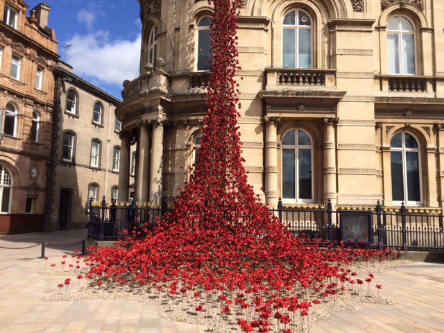 720,000 people visited the WW1 #poppies exhibit in #Hull. <a href="/Hullccnews/">Hull City Council</a> says more people visited #WeepingWindow in the city than anywhere else