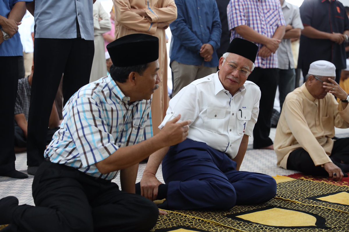 Singgah Solat Asar Di Masjid At Taqwa Seremban Sebelum Ke Bazar Ramadan Petang Tadi Mohd Najib Tun Razak Scoopnest