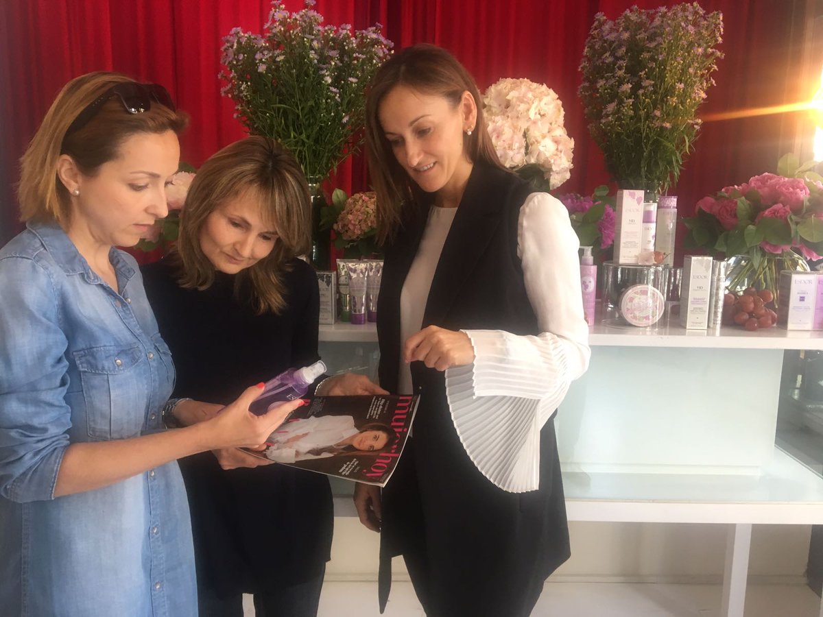 Mujerhoy's tweet image. Termina nuestra #BeautyExperience ¡Gracias a nuestras lectoras! Y a @ESDORcosmeticos por todo lo que nos ha enseñado de vinos y belleza