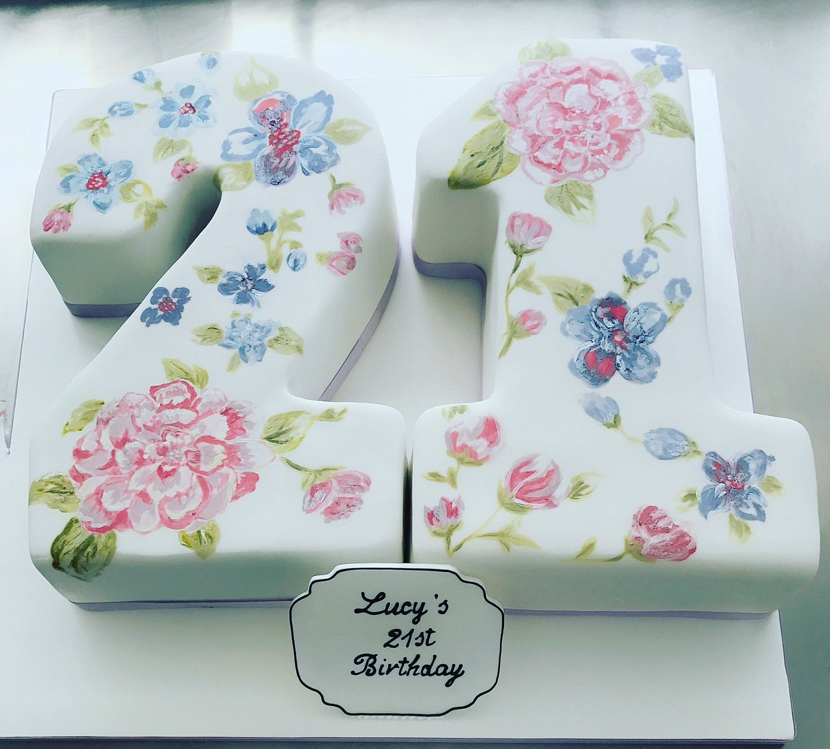 elegateaucakes's tweet image. Painted Cakes are definitely becoming more popular and we loved making this one. The customer was thrilled and so were we. :)