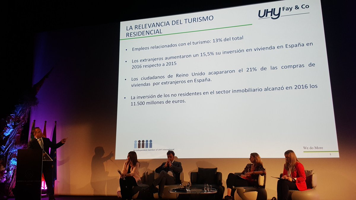 MarbellaLuxury_'s tweet photo. Bernard Fay de @UHYFayCo : estamos ante los 10 mejores años de crecimiento en turismo residencial #MLFORUM17 MLW17 https://t.co/UvkjQ6cJF5