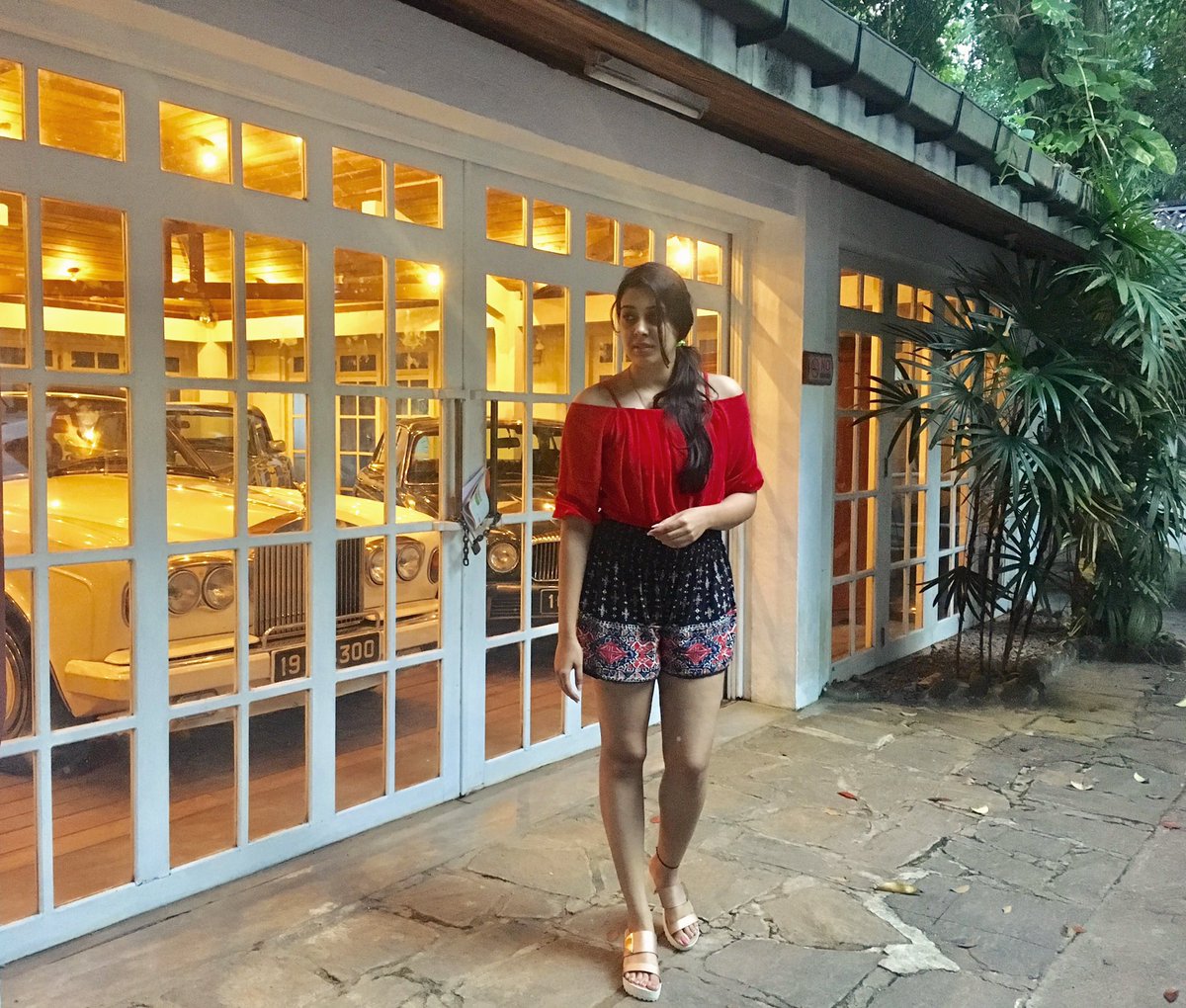 Kalpita88's tweet photo. Celebrated twenty seventeen in #Lanka #Style ✨
 #srilankatourism #beach #elttravels #srilanka #2017 #lookingforward #dayandnight https://t.co/pjgwtfIWWG