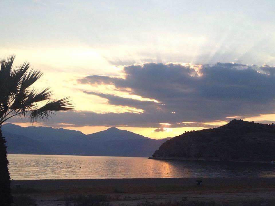 Palescapades's tweet photo. #palamidiescapade #plage #nauplie #nafplio #coucherdesoleil https://t.co/A2AiTKGnF3