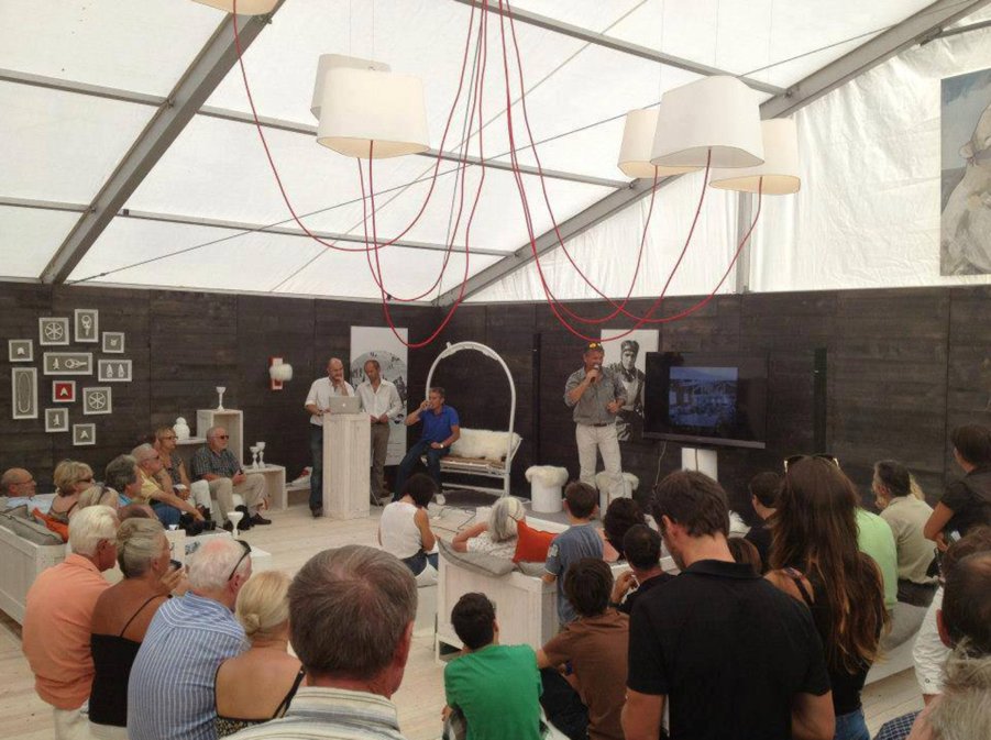 En 2011, la salle de conférences Alpes Home était déjà un bel espace pour valoriser les dernières créations des exposants du salon.