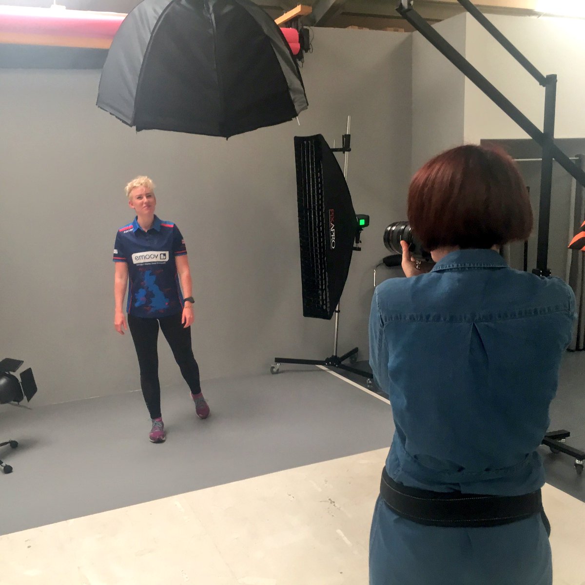 LauraTryUK's tweet photo. Final pictures in my BRAND NEW @eMoov branded @Akuma_Sports kit. This women is incredible! Thank you @CarmelJane  📸 #greatbritishrow https://t.co/2AF2cPHG9K