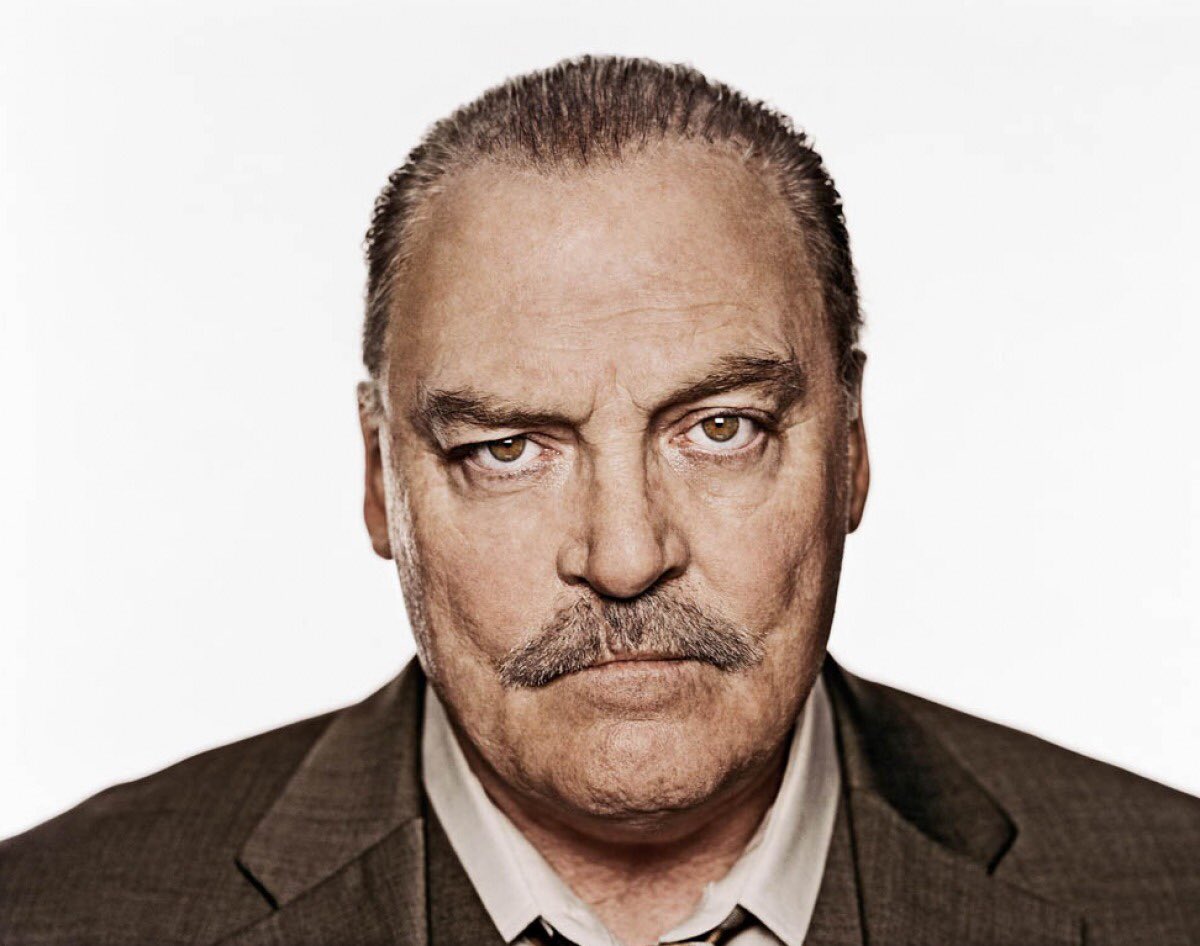    A very happy birthday to Stacy Keach! ¡Feliz cumpleaños 