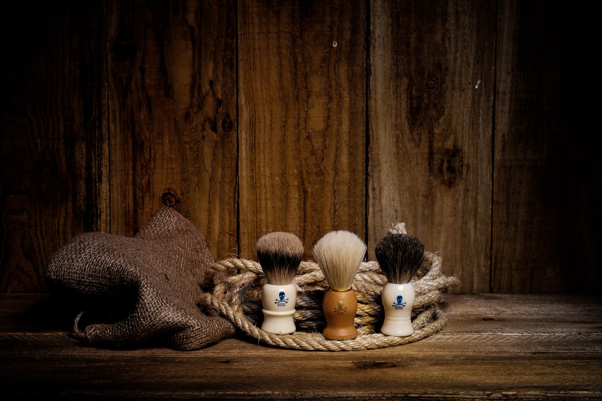 BluebeardsES's tweet image. Aplicarse la espuma con una brocha de afeitado marca una gran diferencia bluebeards-revenge.co.uk/product-catego…