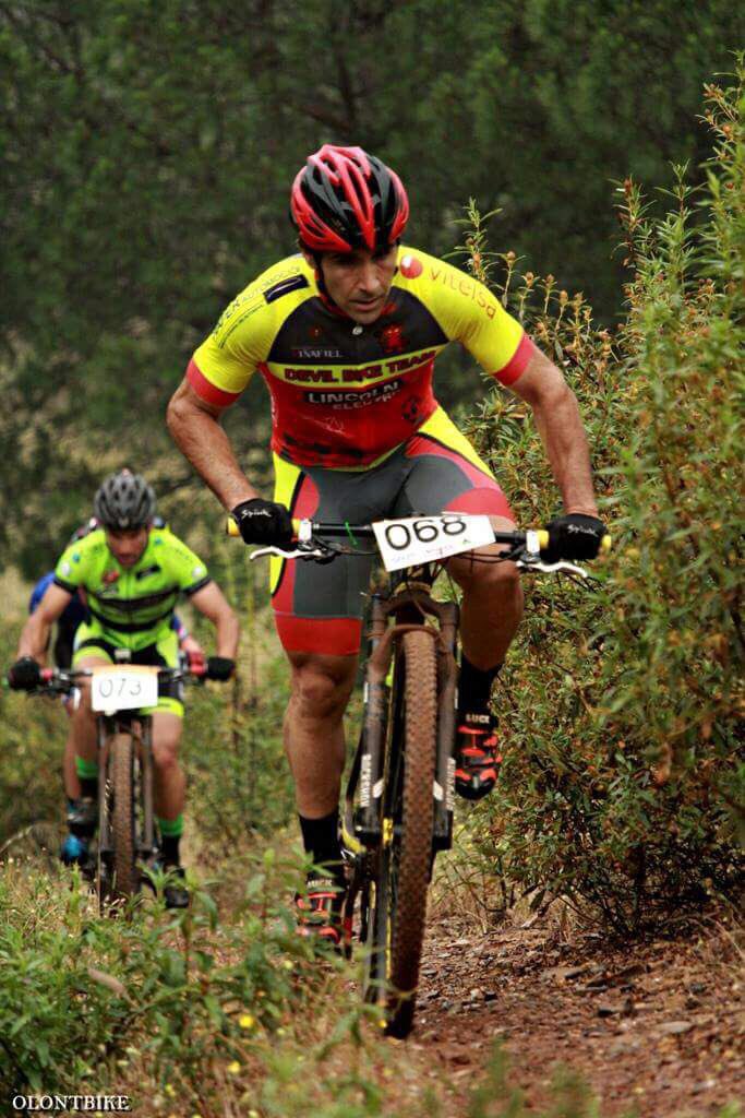 Nuestro crack <a href="/AntonioDguez2/">antoniodguez_</a> dando guerra en el #MedioMaratónVillanuevadelosCastillejos 
📸: Olontbike