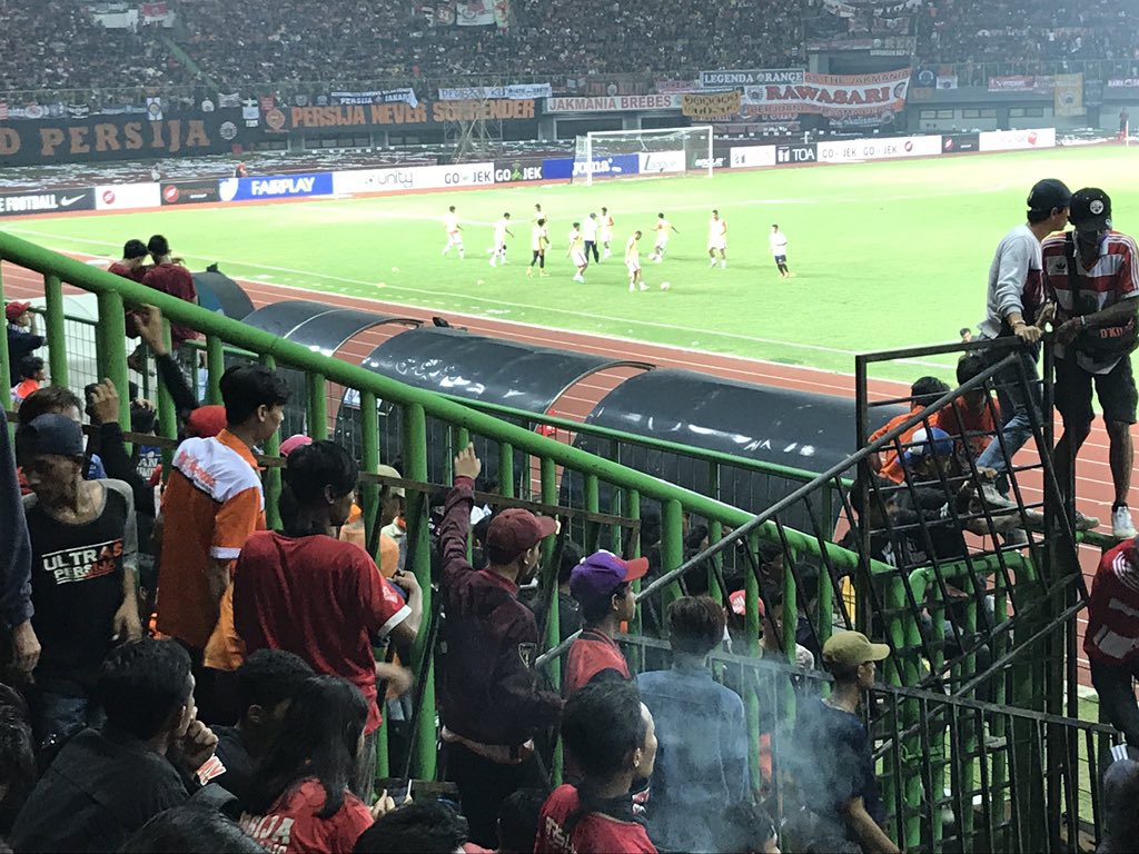 maaf nih ye gue gak demen nih yang begini bikin malu diri sendiri cuy #PersijaDay