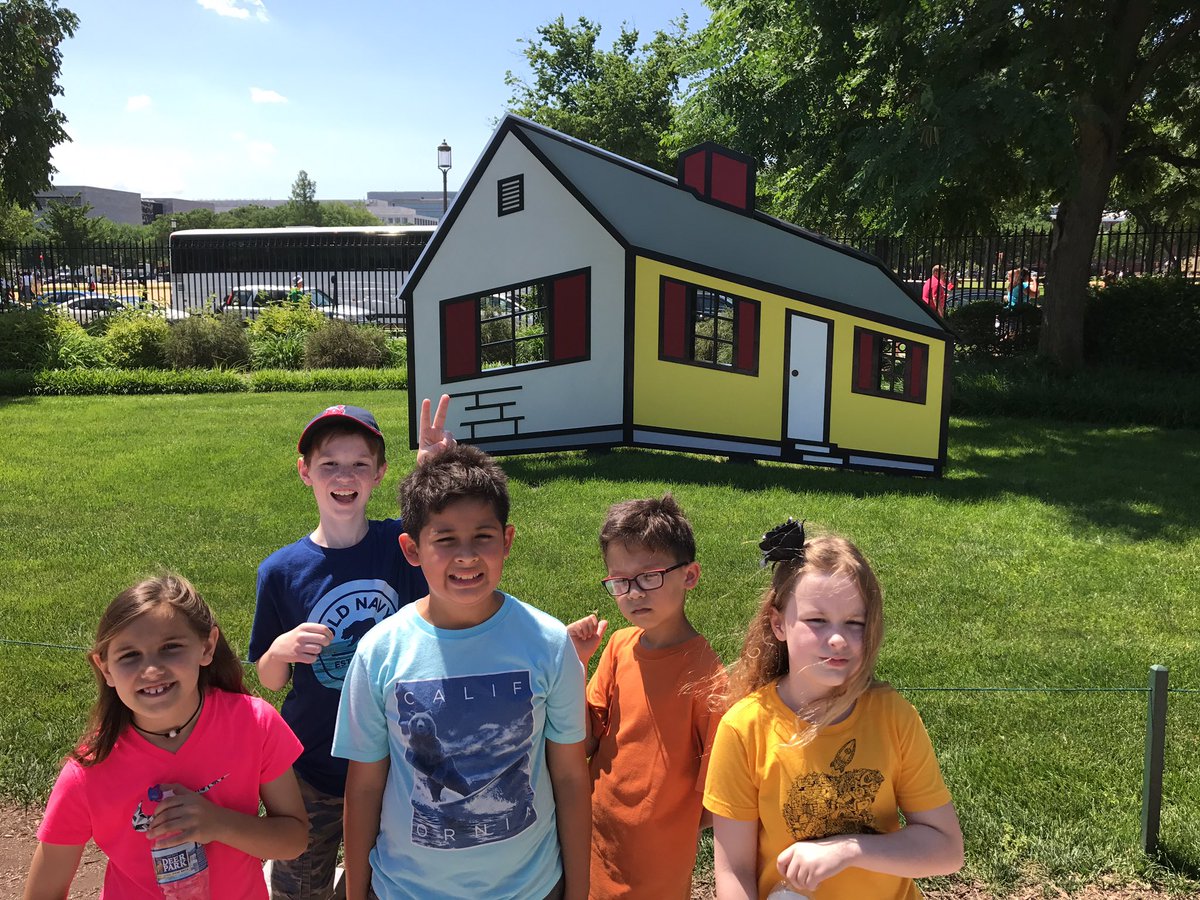 The window panes on the house create an array... #romeroteam2 @SRomero1227