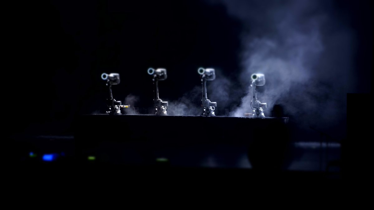 Tojek_VFX's tweet image. Robots performing on stage by @AndyRobot and #RobotAnimator. Rehearsing now in Beijing contributing to an event to remember.