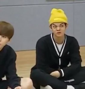 jmm_bt's tweet photo. เห้ยยยย จินยองเป็นไรรรรรรรร555555555555555 #produce101 https://t.co/Vayeg7JpNl