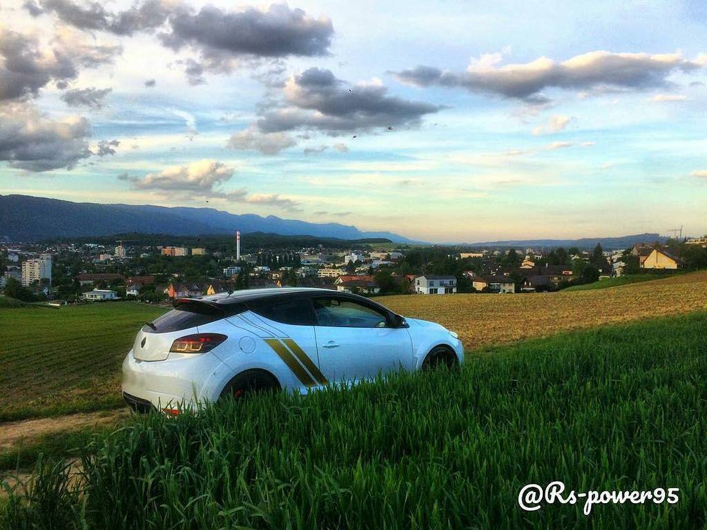 TurboRenault's tweet photo. @rs_power95 -  King of the city🤴🏻🌆 #renaultsport #renaultclub #renaultmegane #megane #meganers #instamegane #320ch… https://t.co/JZzpVk8SYv https://t.co/CJK2ZZeyG7
