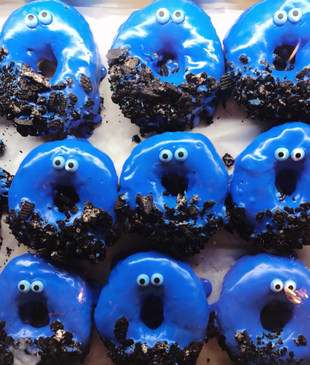 MiaFleming's tweet photo. Happy National Donut Day! YES, it's donuts eating... "cookies"! Hurts Donut - @hurtsdonutco does it again! I LOVE this place! https://t.co/xaEak2PgvM