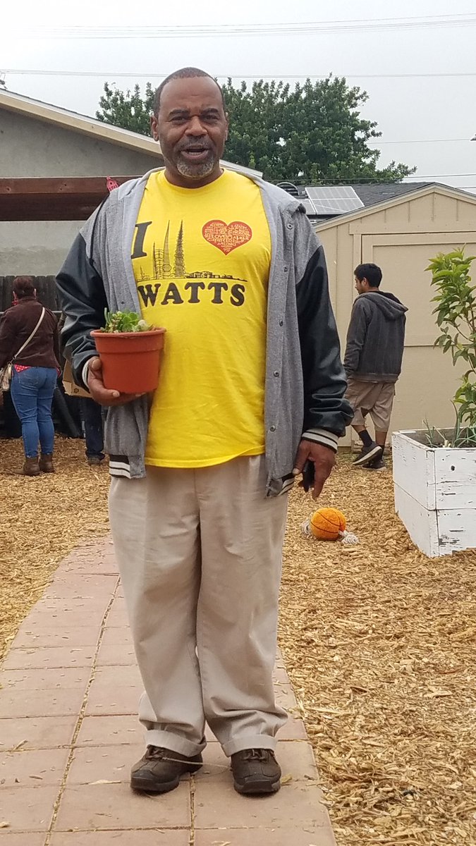iHeartWatts's tweet photo. Luster Grandberry of @iHeartWatts on a tour at @iHrtWilmington @SBCCThriveLA  community garden. https://t.co/S49vSDg9f2