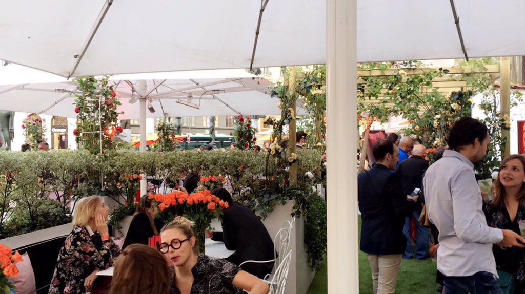 DeviLebonheur's tweet image. Merci @girltendance et @metrosexuel ! #laroseraie #openingparty #opera #contreaufizz #paris