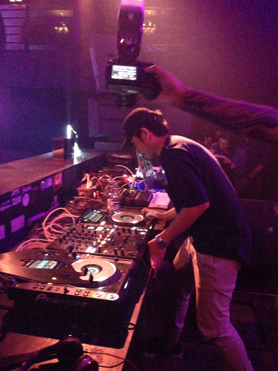 DJMagPH's tweet photo. Spin Battle Royale championship happening right now!!! Now on decks, Mark Sianghio! https://t.co/DzLbeZWUbe